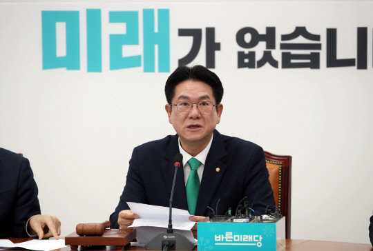 이동섭 바른미래당 원내대표 권한대행이 28일 국회에서 열린 원내대책회의에서 발언하고 있다. 연합뉴스